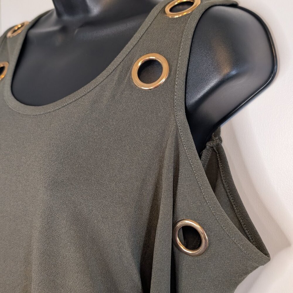 Louise Paris cold-shoulder short sleeve blouse. Medium - Picture 3 of 6
